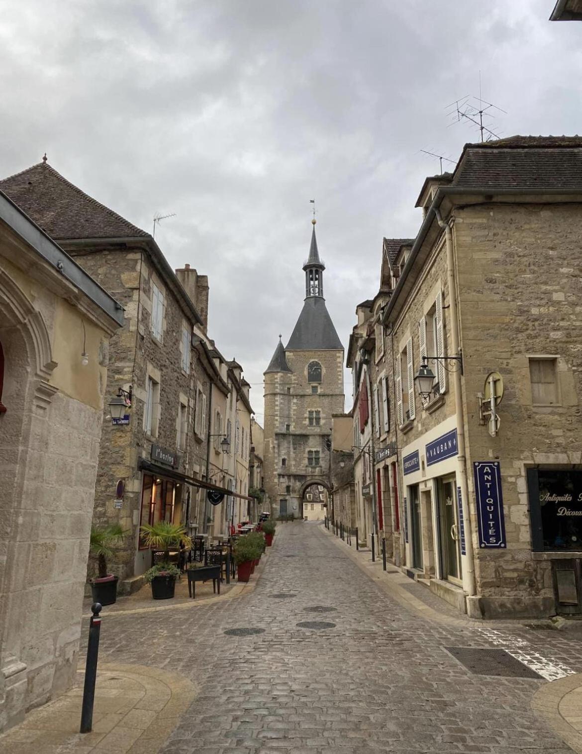 "La Petite Maison" Triplex Au Centre Ville Avallon Zewnętrze zdjęcie