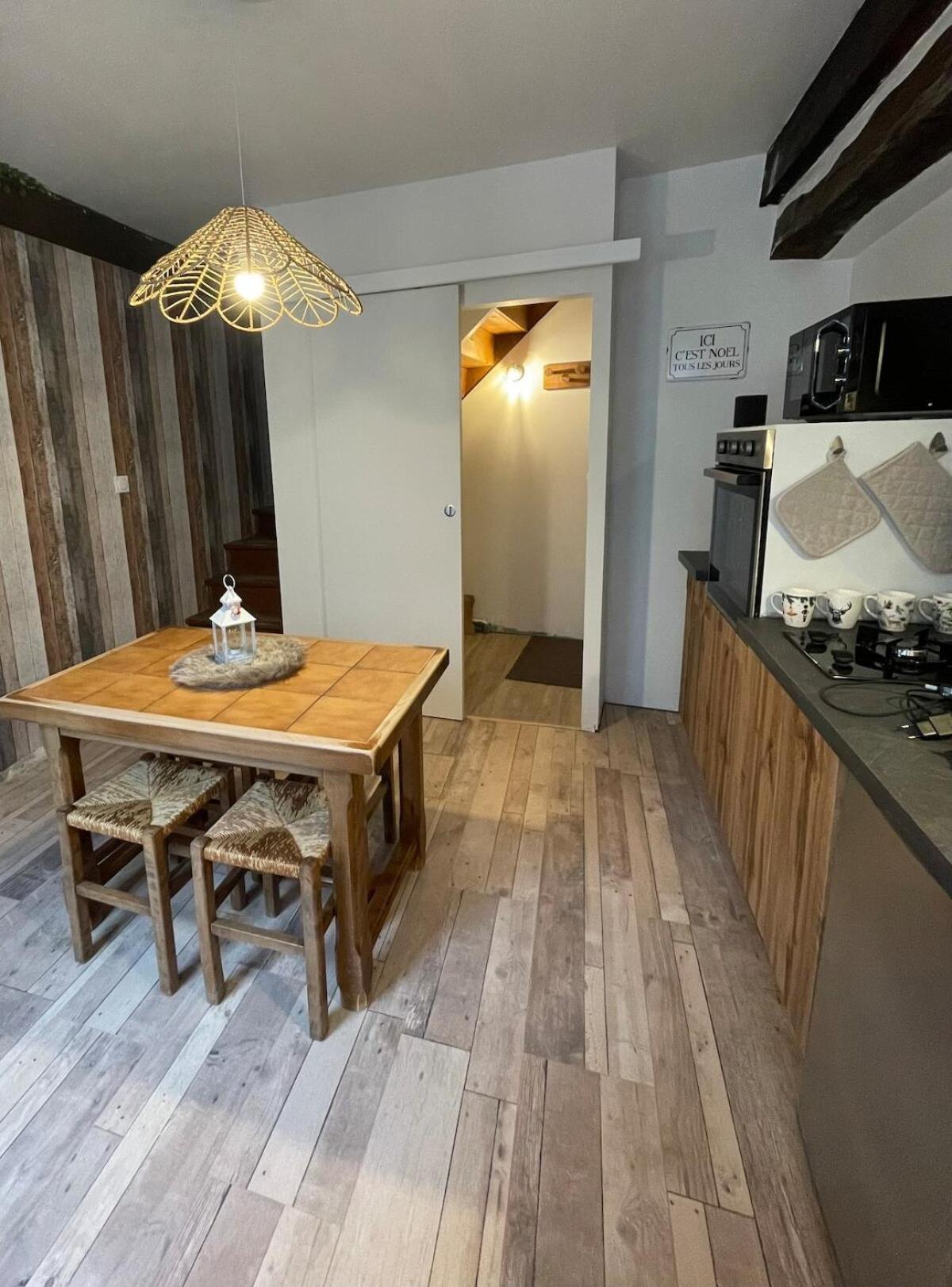 "La Petite Maison" Triplex Au Centre Ville - Les Terres Du Roy Avallon Zewnętrze zdjęcie