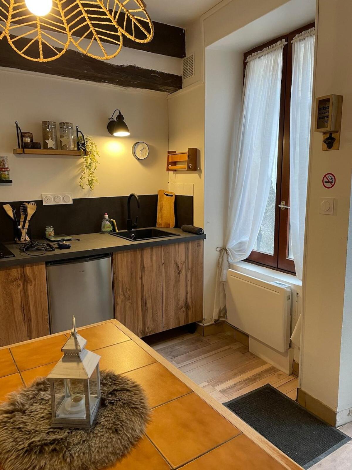 "La Petite Maison" Triplex Au Centre Ville - Les Terres Du Roy Avallon Zewnętrze zdjęcie