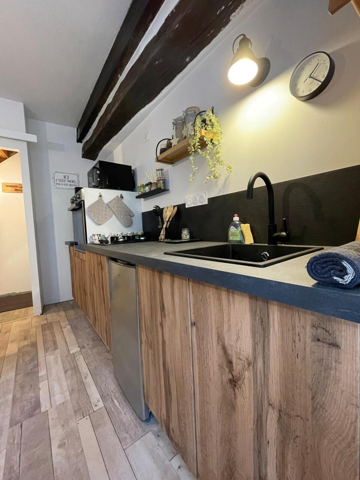 "La Petite Maison" Triplex Au Centre Ville - Les Terres Du Roy Avallon Zewnętrze zdjęcie